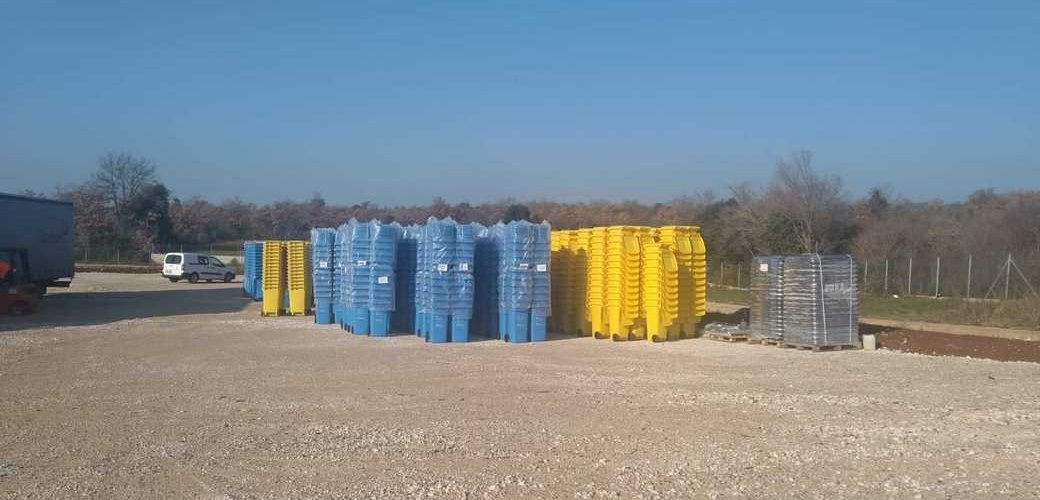 OBAVIJEST O PODJELI SPREMNIKA ZA ODVOJENO PRIKUPLJANJE OTPADA - ROVINJSKO SELO