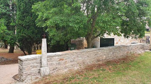 GRAĐEVINSKI RADOVI NA SANACIJI SJEVERNOG ZIDA NA GROBLJU U ROVINJSKOM SELU