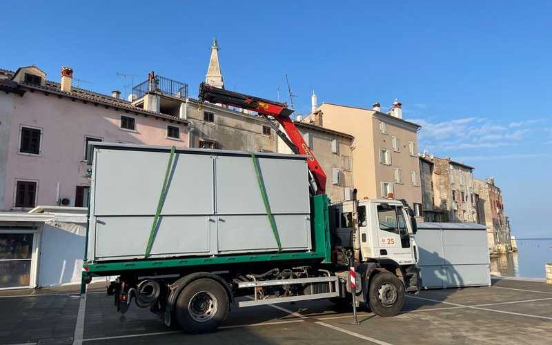 TRŽNICA - ŠTANDOVI