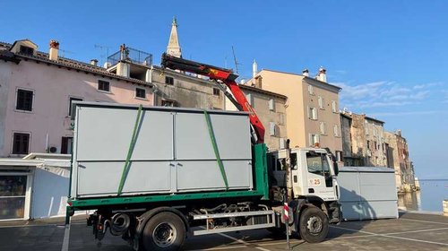 TRŽNICA - ŠTANDOVI