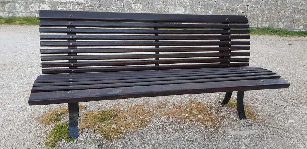 VERNICIATURA DELLE PANCHINE