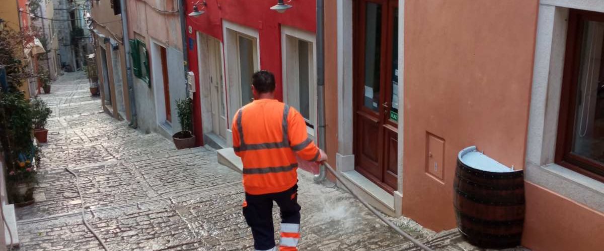 PRANJE ULICA U STAROGRADSKOJ JEZGRI