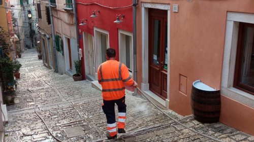 PRANJE ULICA U STAROGRADSKOJ JEZGRI