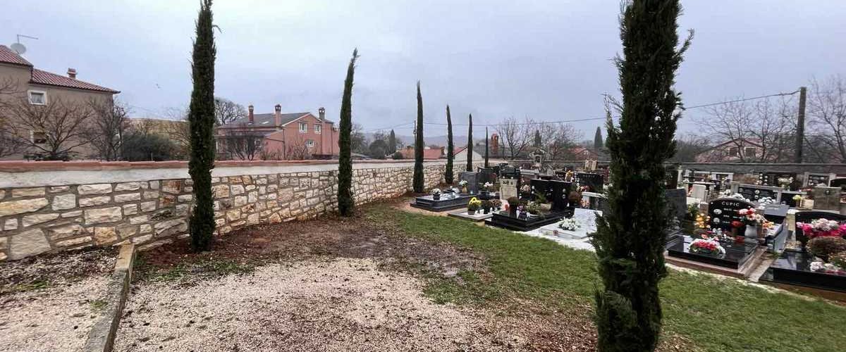 SADNJA STABALA NA GROBLJU U ROVINJSKOM SELU