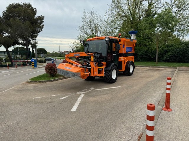 Multifunkcionalni radni stroj krenuo sa radom