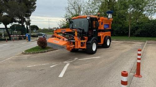 Multifunkcionalni radni stroj krenuo sa radom