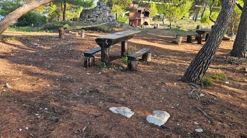 Čišćenje plaže na otoku Figarola