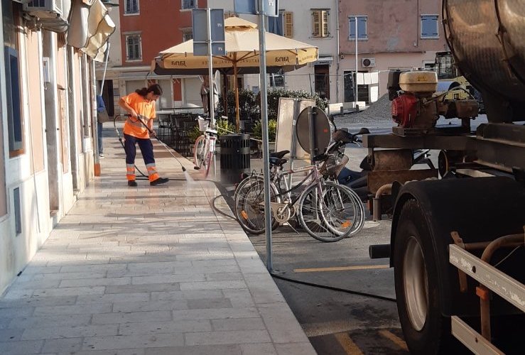 Čišćenje i pranje ulica i trgova