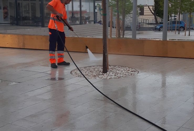 Čišćenje i pranje ulica i trgova