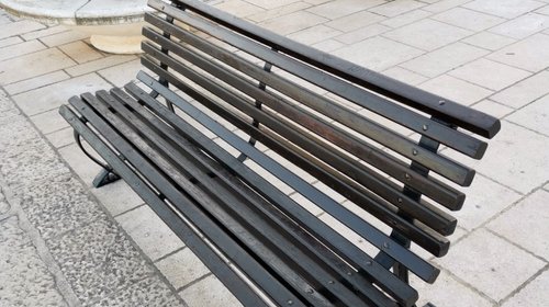 VERNICIATURA DELLE PANCHINE